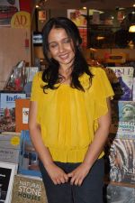 Suchitra Krishnamurthy at Anusha Subramaniam_s book launch in Kemps Corner, Mumbai on 28th Nov 2012 (36).JPG